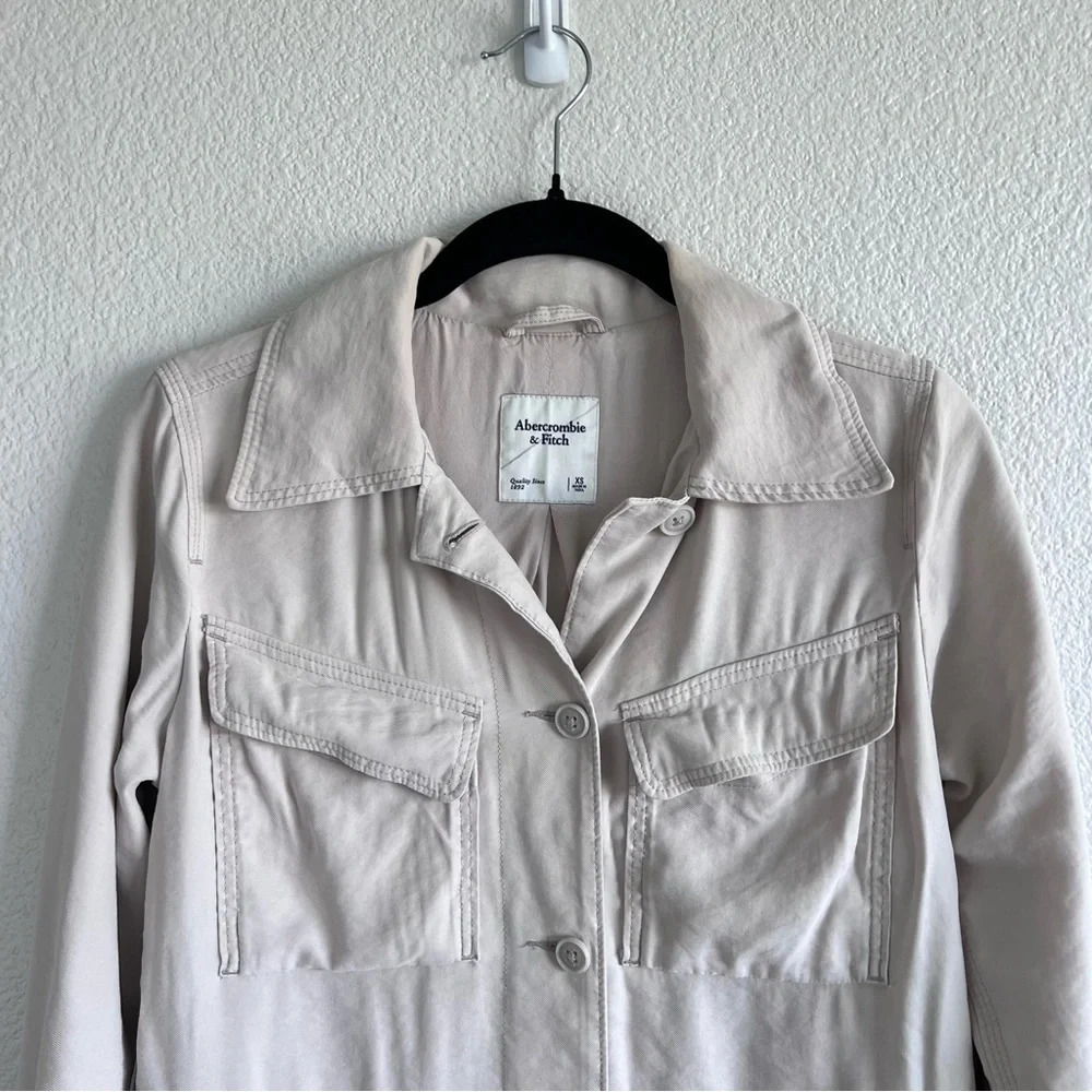 Abercrombie and Fitch Women’s Lightweight Utility Jacket - Picture 2 of 11